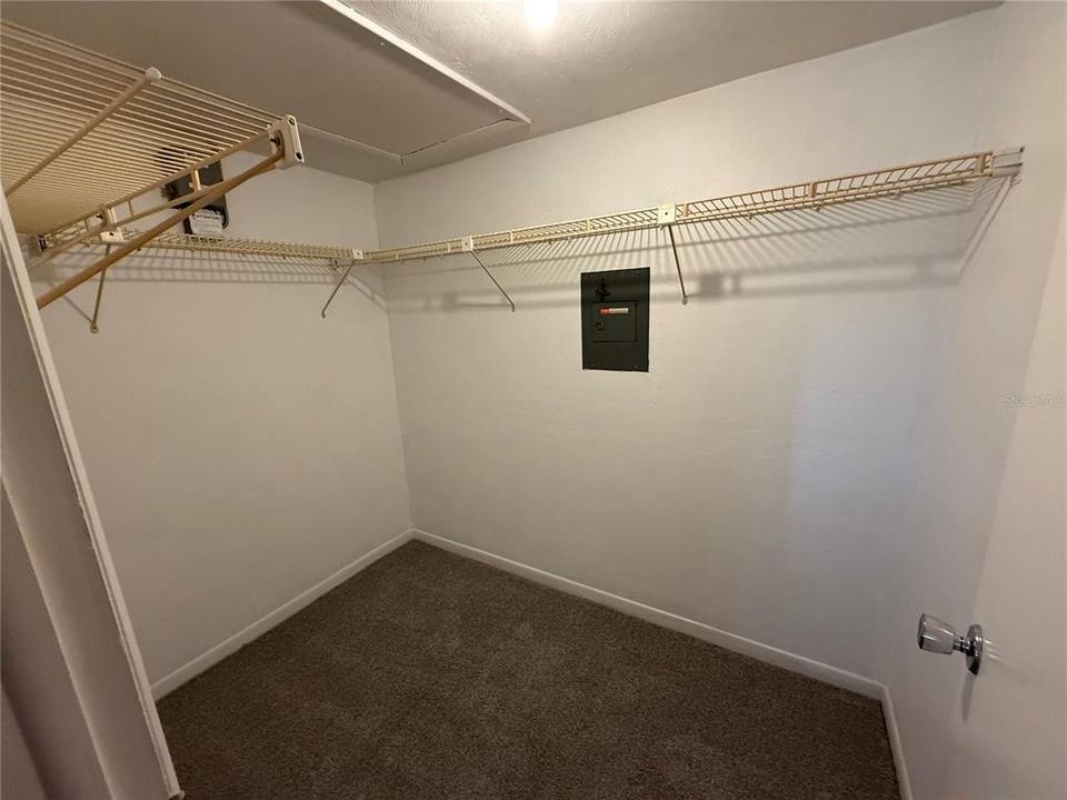 出租: $1,375 (2 贝兹, 1 浴室, 874 平方英尺)