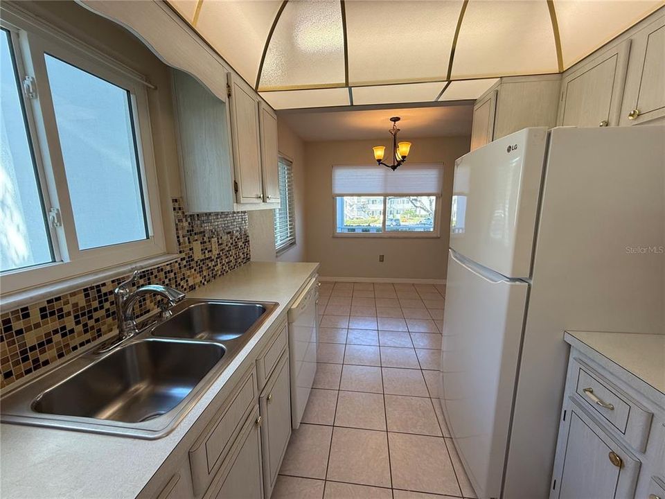 出租: $1,375 (2 贝兹, 1 浴室, 874 平方英尺)