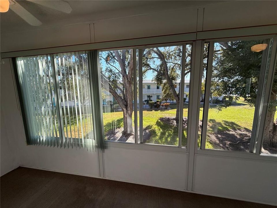 出租: $1,375 (2 贝兹, 1 浴室, 874 平方英尺)