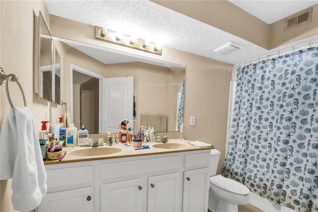 For Sale: $235,000 (2 beds, 2 baths, 1120 Square Feet)