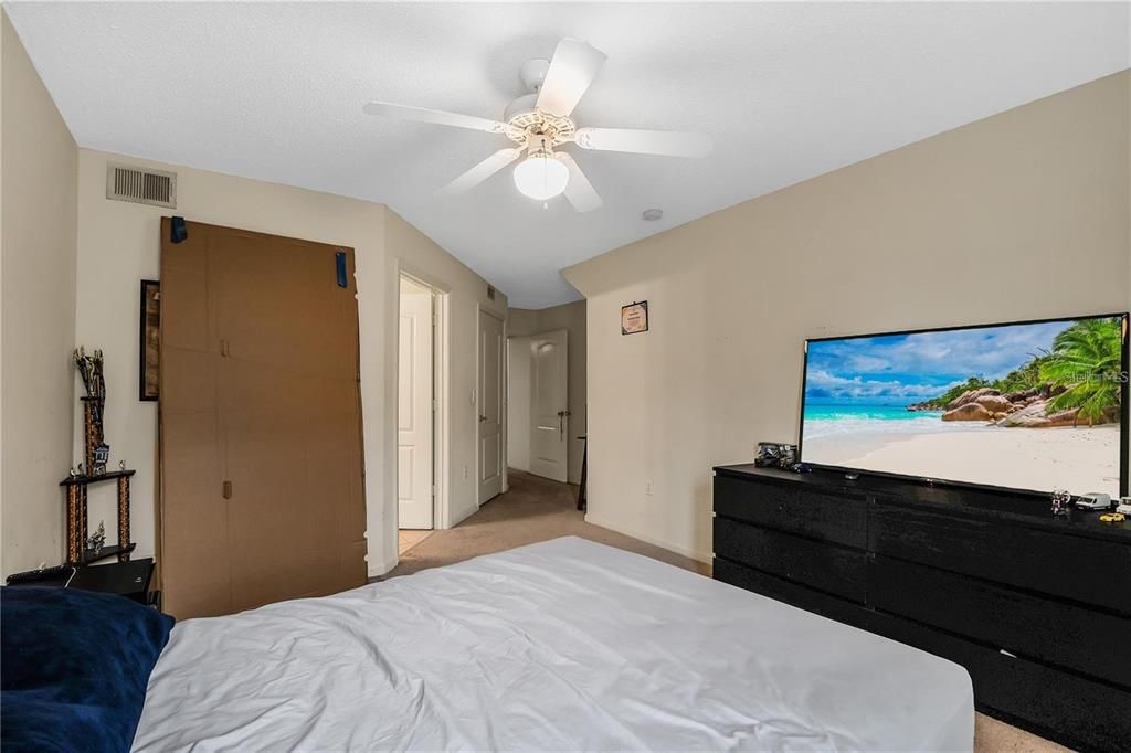 For Sale: $235,000 (2 beds, 2 baths, 1120 Square Feet)