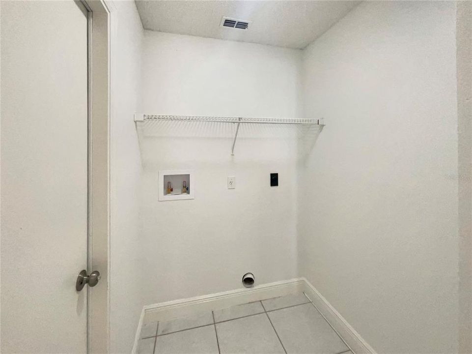 Под контрактом: $320,000 (3 спален, 2 ванн, 1616 Квадратных фут)