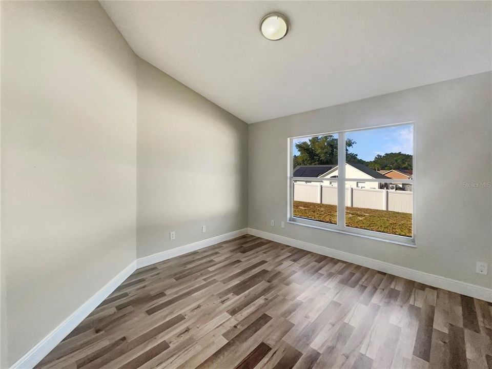 Под контрактом: $320,000 (3 спален, 2 ванн, 1616 Квадратных фут)