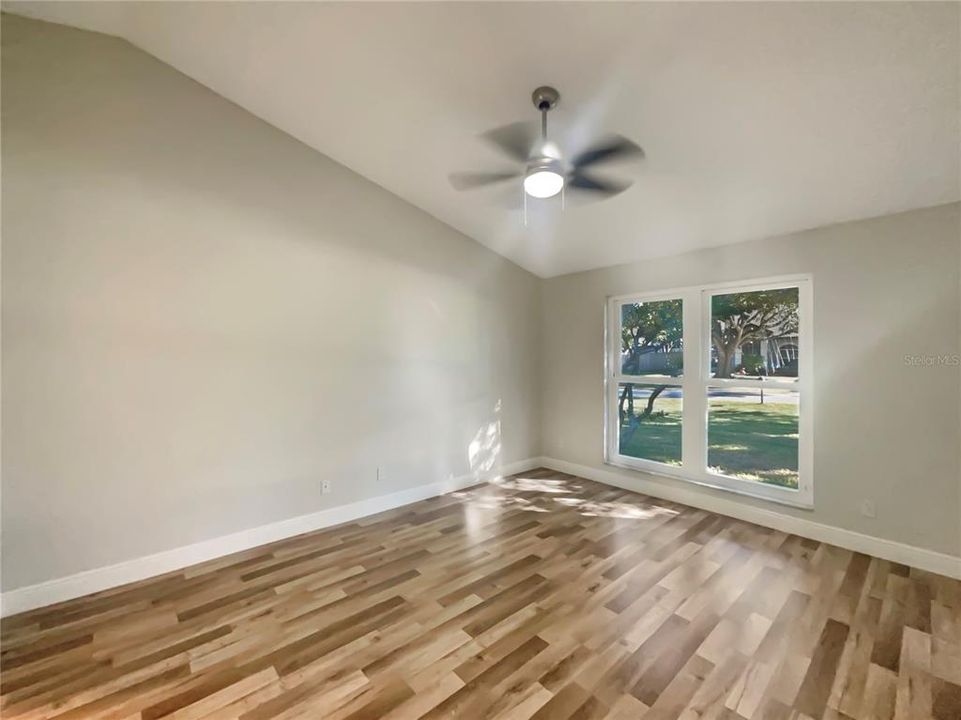 Под контрактом: $320,000 (3 спален, 2 ванн, 1616 Квадратных фут)