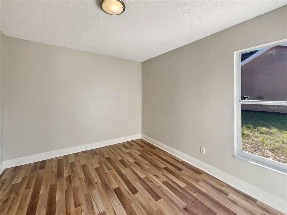 Под контрактом: $320,000 (3 спален, 2 ванн, 1616 Квадратных фут)