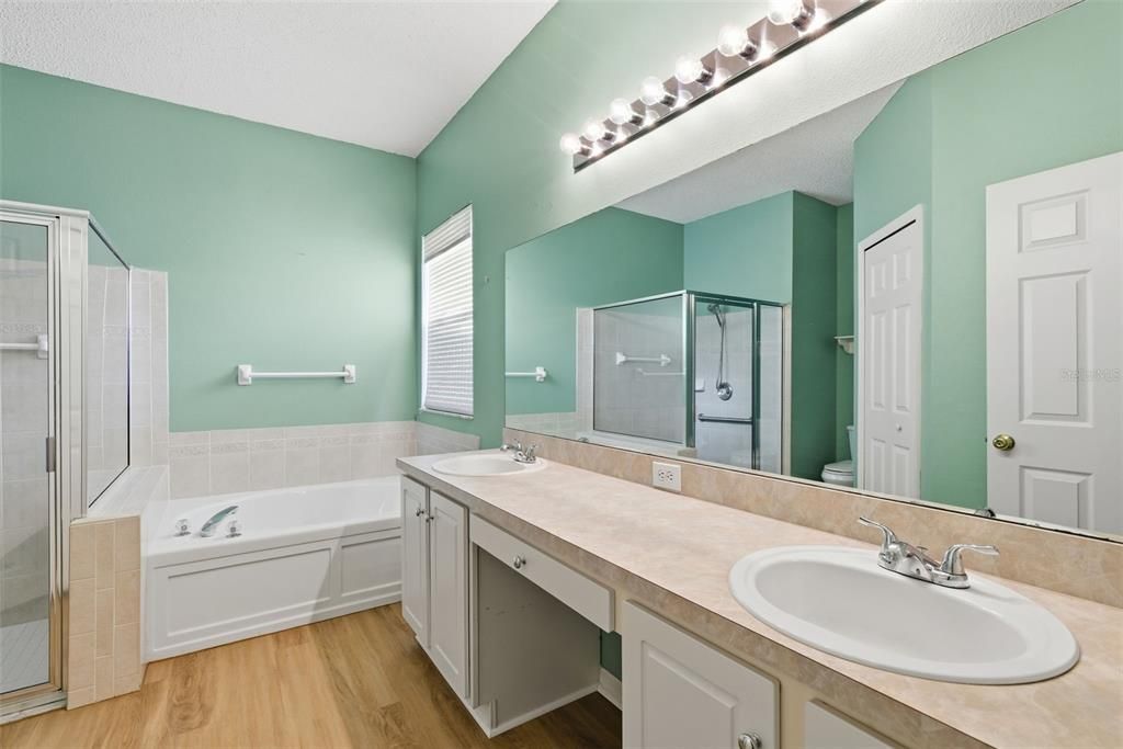 For Sale: $425,000 (4 beds, 2 baths, 1868 Square Feet)