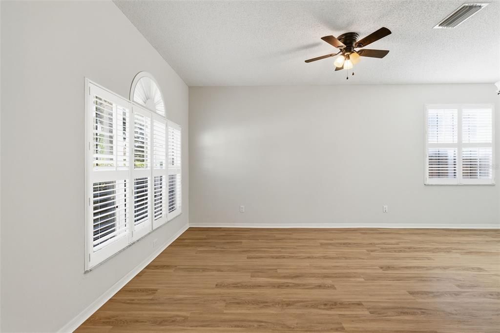 For Sale: $425,000 (4 beds, 2 baths, 1868 Square Feet)