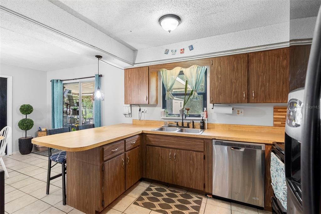 For Sale: $254,900 (3 beds, 2 baths, 1260 Square Feet)