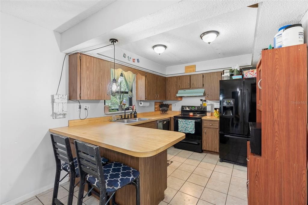 For Sale: $254,900 (3 beds, 2 baths, 1260 Square Feet)