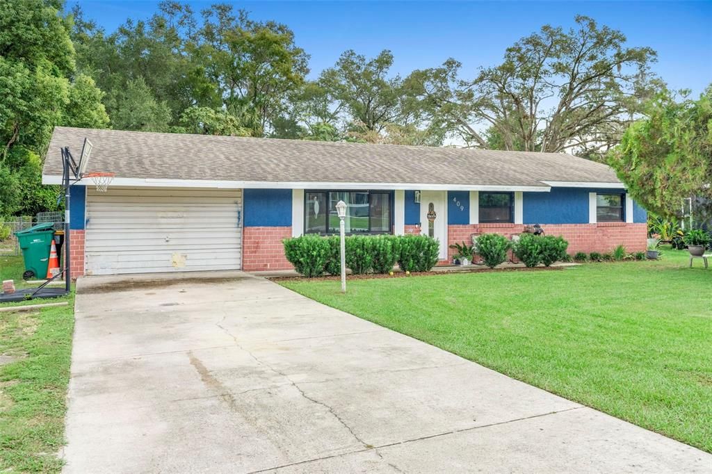 For Sale: $254,900 (3 beds, 2 baths, 1260 Square Feet)