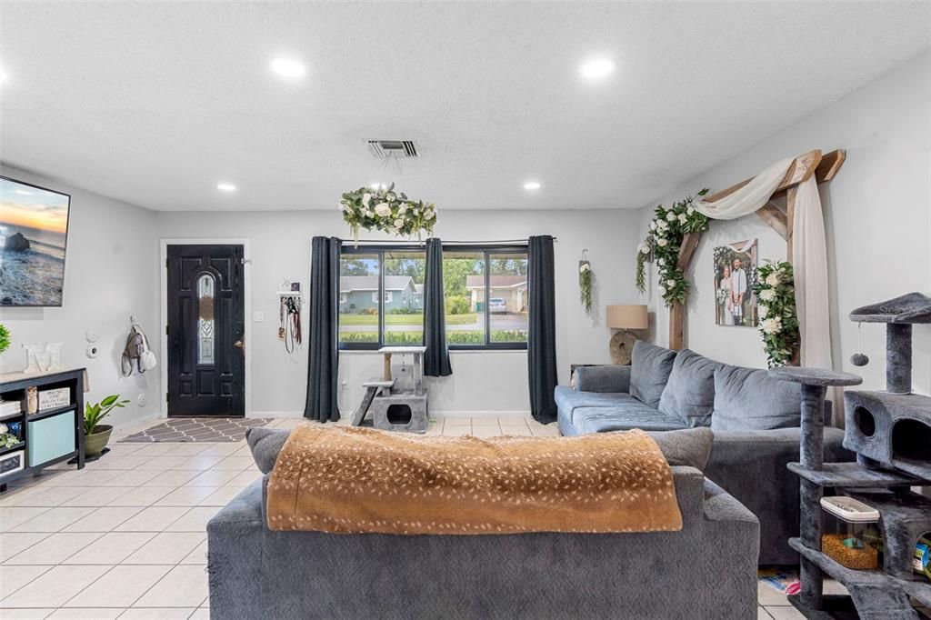 For Sale: $254,900 (3 beds, 2 baths, 1260 Square Feet)