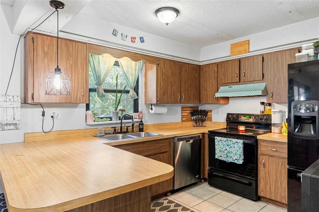 For Sale: $254,900 (3 beds, 2 baths, 1260 Square Feet)