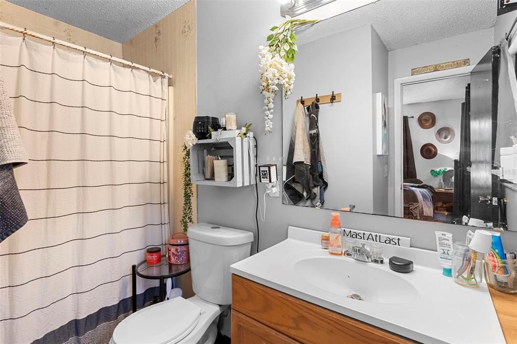 For Sale: $254,900 (3 beds, 2 baths, 1260 Square Feet)