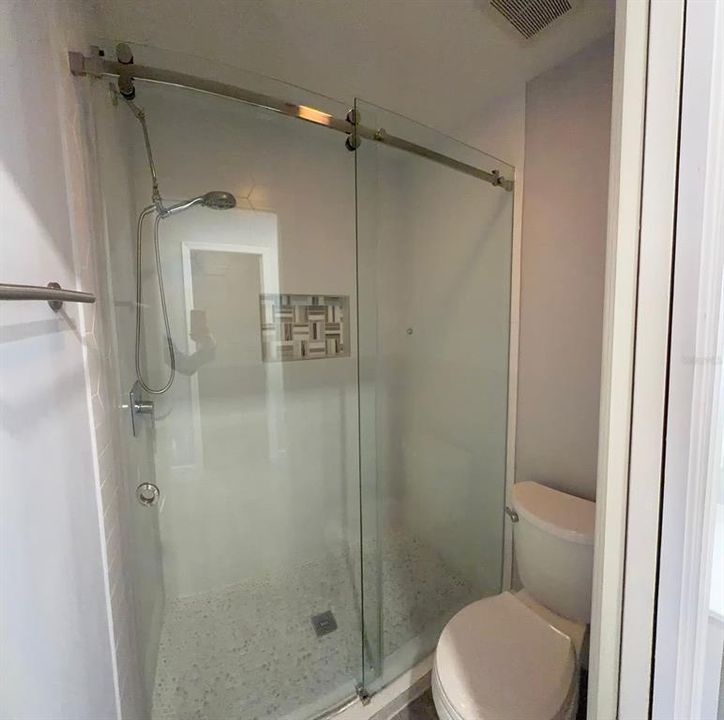 For Sale: $298,000 (2 beds, 2 baths, 893 Square Feet)