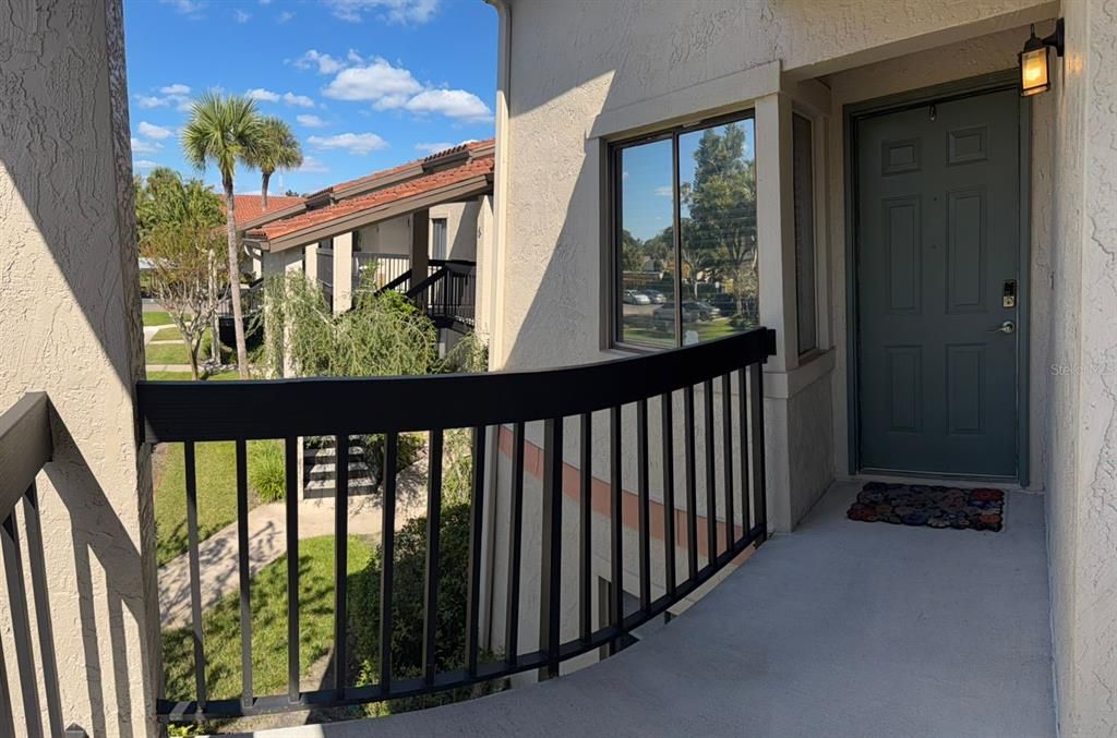 For Sale: $298,000 (2 beds, 2 baths, 893 Square Feet)