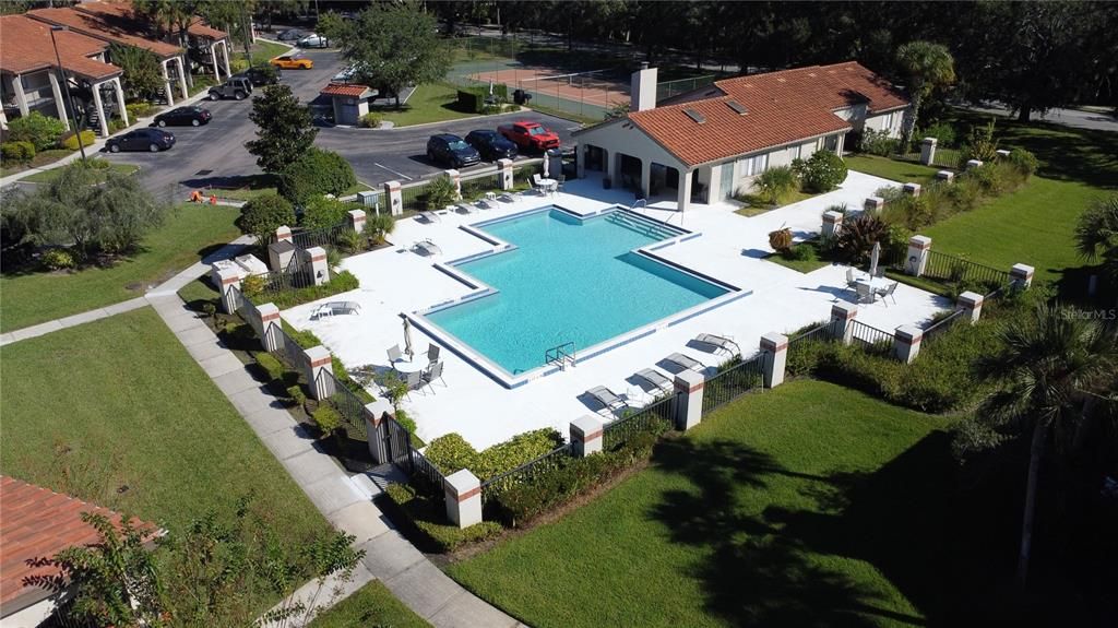 For Sale: $298,000 (2 beds, 2 baths, 893 Square Feet)