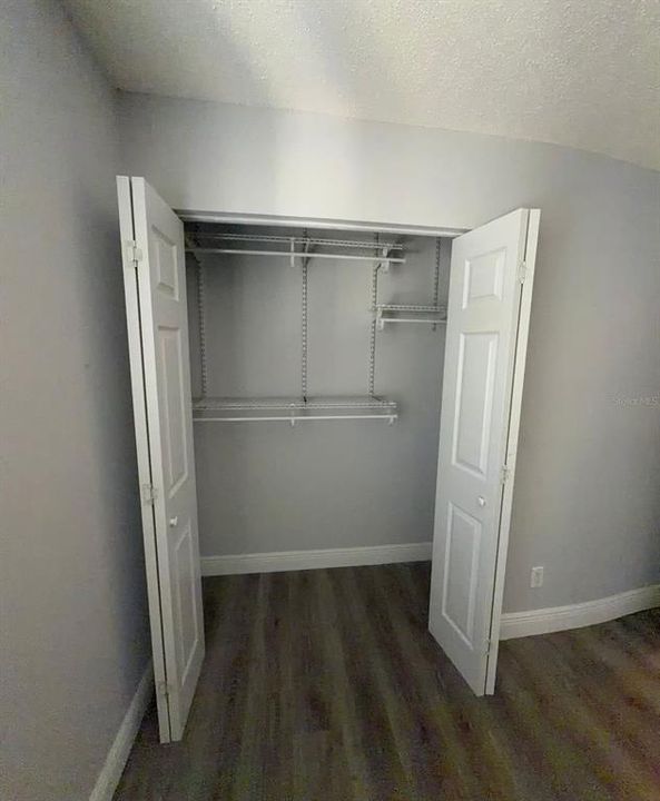 For Sale: $298,000 (2 beds, 2 baths, 893 Square Feet)