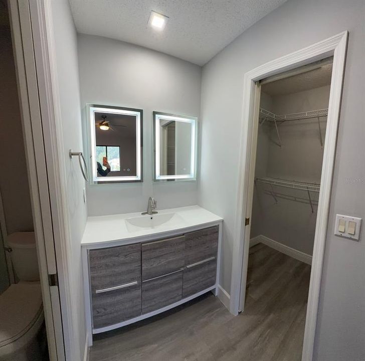 For Sale: $298,000 (2 beds, 2 baths, 893 Square Feet)