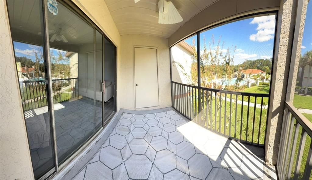 For Sale: $298,000 (2 beds, 2 baths, 893 Square Feet)