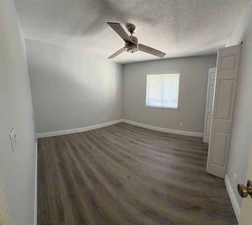 For Sale: $298,000 (2 beds, 2 baths, 893 Square Feet)