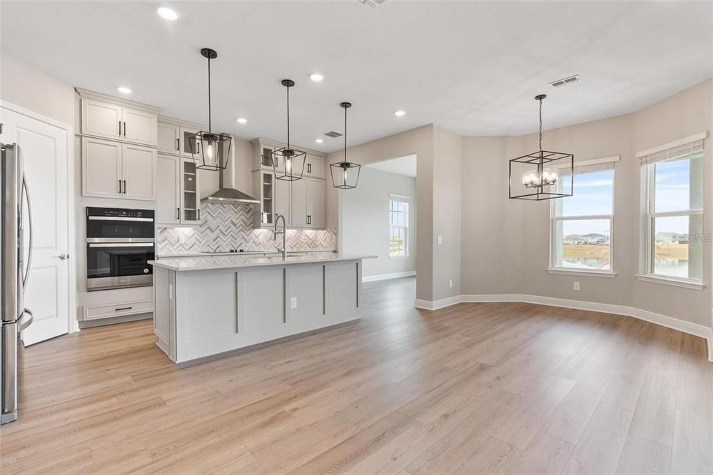 出租: $5,850 (4 贝兹, 3 浴室, 3300 平方英尺)