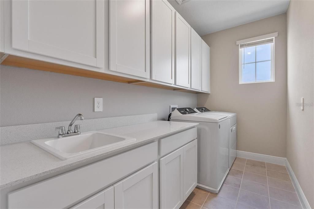 出租: $5,850 (4 贝兹, 3 浴室, 3300 平方英尺)