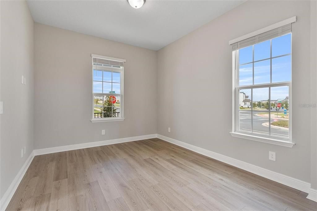 出租: $5,850 (4 贝兹, 3 浴室, 3300 平方英尺)