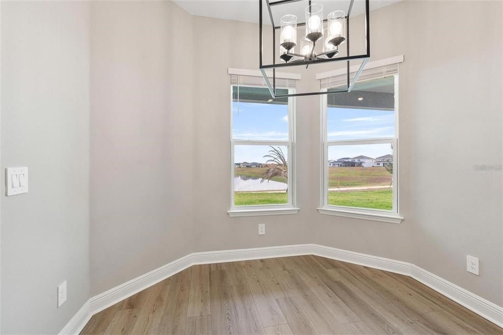 出租: $5,850 (4 贝兹, 3 浴室, 3300 平方英尺)