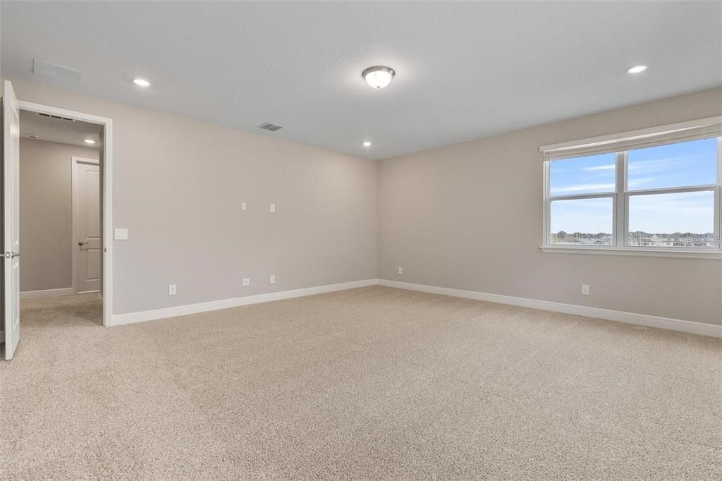 出租: $5,850 (4 贝兹, 3 浴室, 3300 平方英尺)