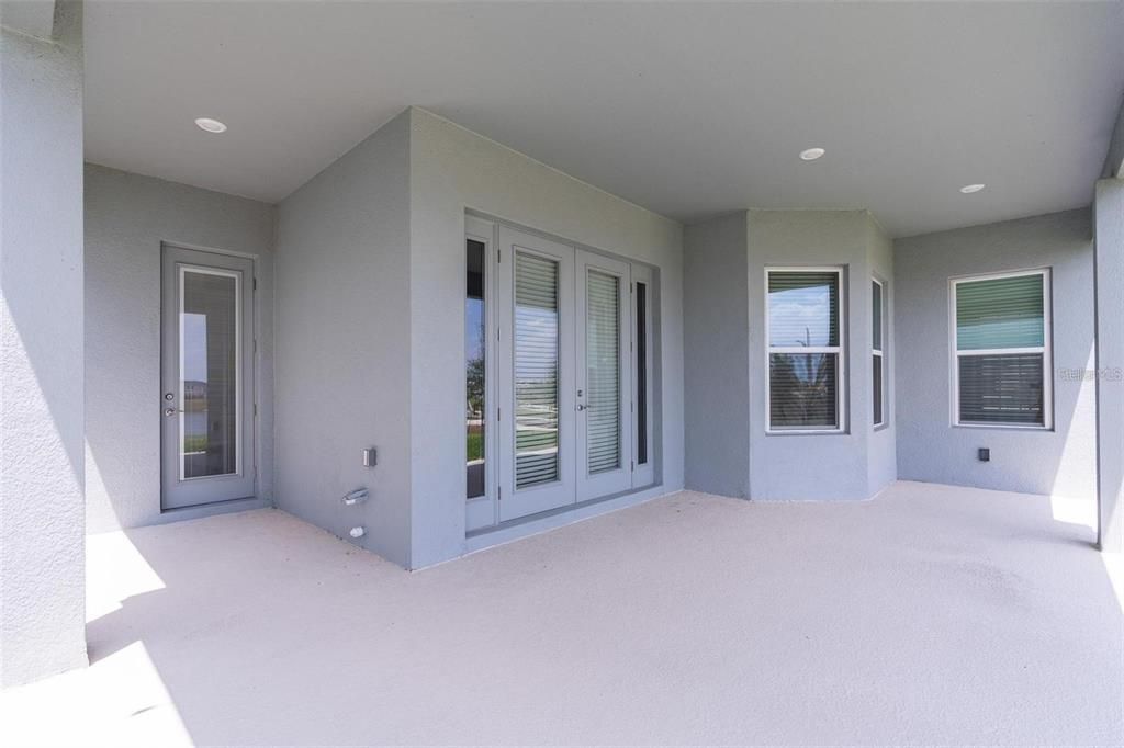 出租: $5,850 (4 贝兹, 3 浴室, 3300 平方英尺)