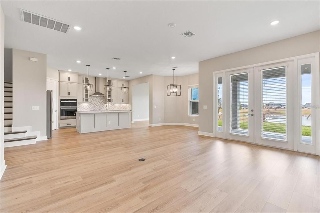 出租: $5,850 (4 贝兹, 3 浴室, 3300 平方英尺)