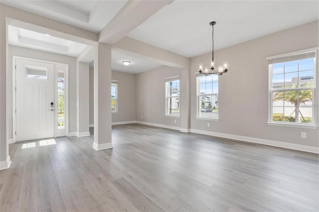 出租: $5,850 (4 贝兹, 3 浴室, 3300 平方英尺)