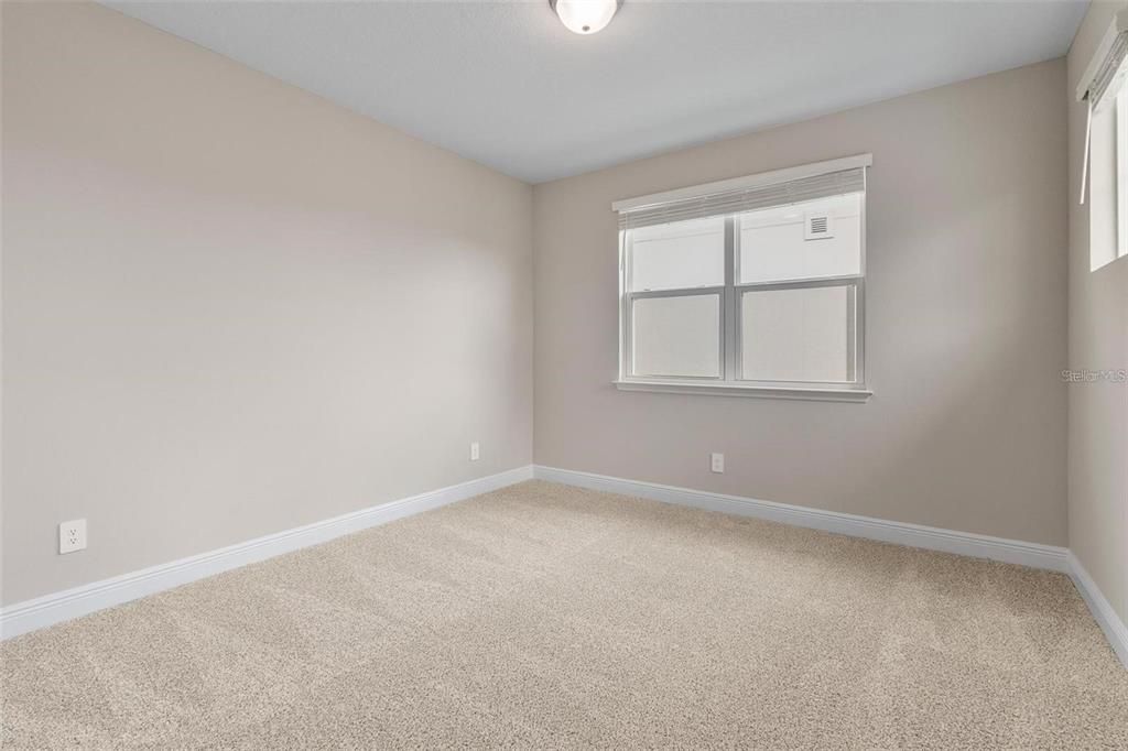 出租: $5,850 (4 贝兹, 3 浴室, 3300 平方英尺)