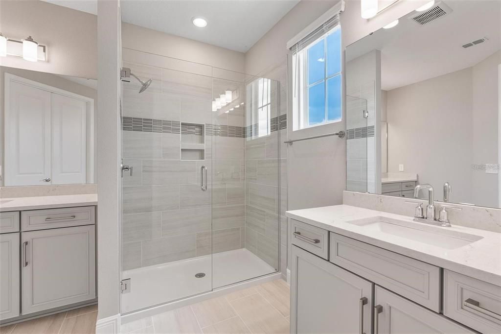 出租: $5,850 (4 贝兹, 3 浴室, 3300 平方英尺)