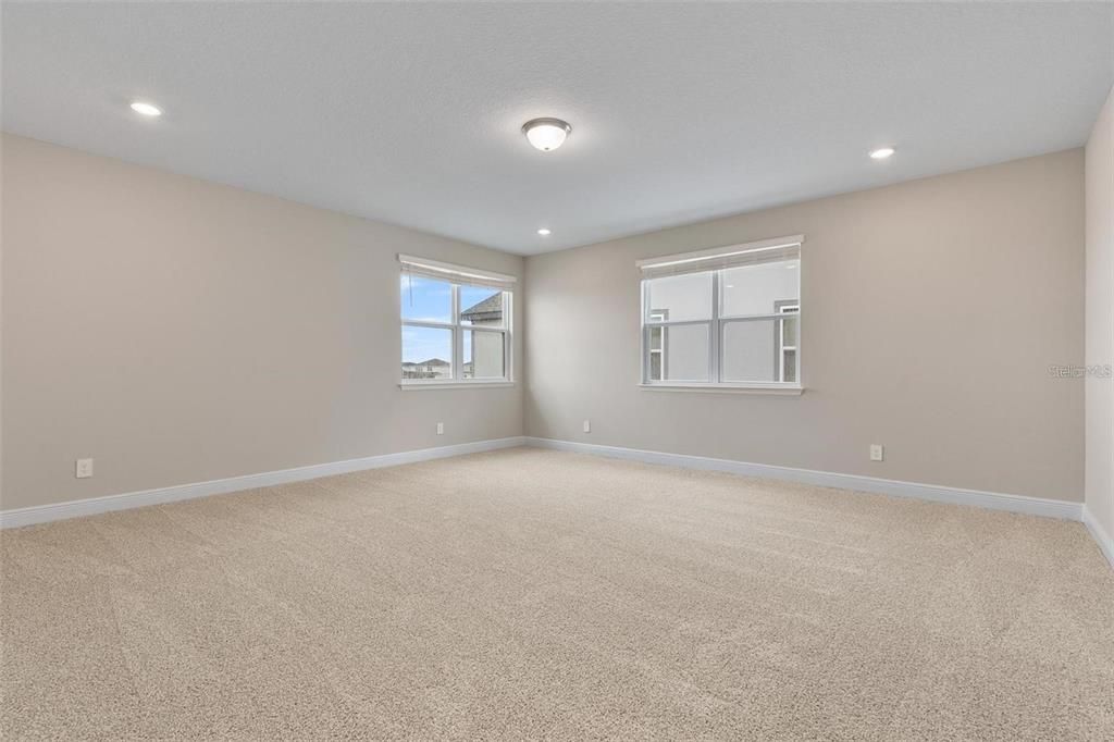 出租: $5,850 (4 贝兹, 3 浴室, 3300 平方英尺)