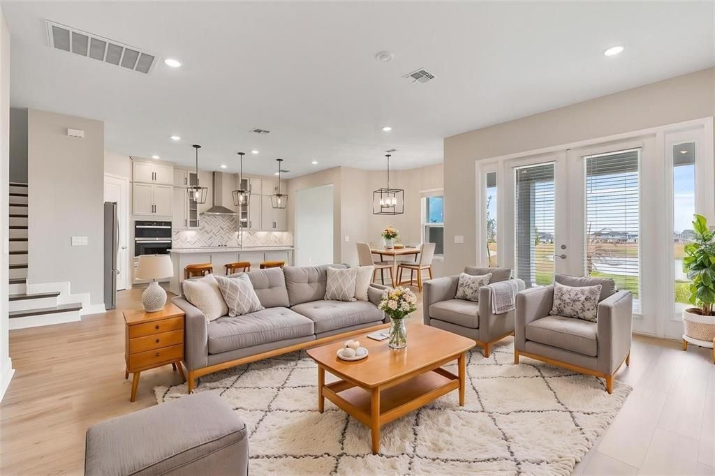 出租: $5,850 (4 贝兹, 3 浴室, 3300 平方英尺)