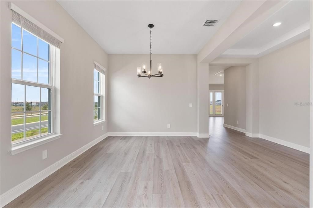 出租: $5,850 (4 贝兹, 3 浴室, 3300 平方英尺)