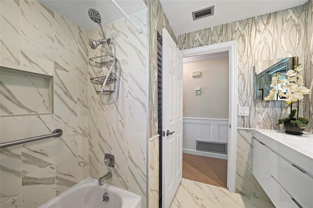 For Sale: $319,900 (2 beds, 2 baths, 1498 Square Feet)