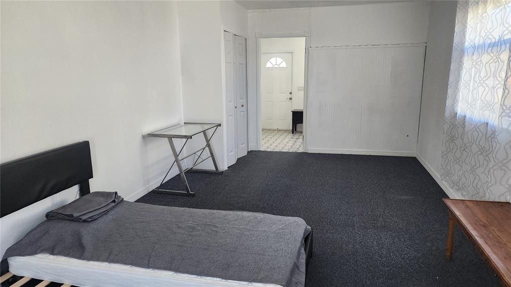 For Rent: $1,900 (4 beds, 2 baths, 1715 Square Feet)