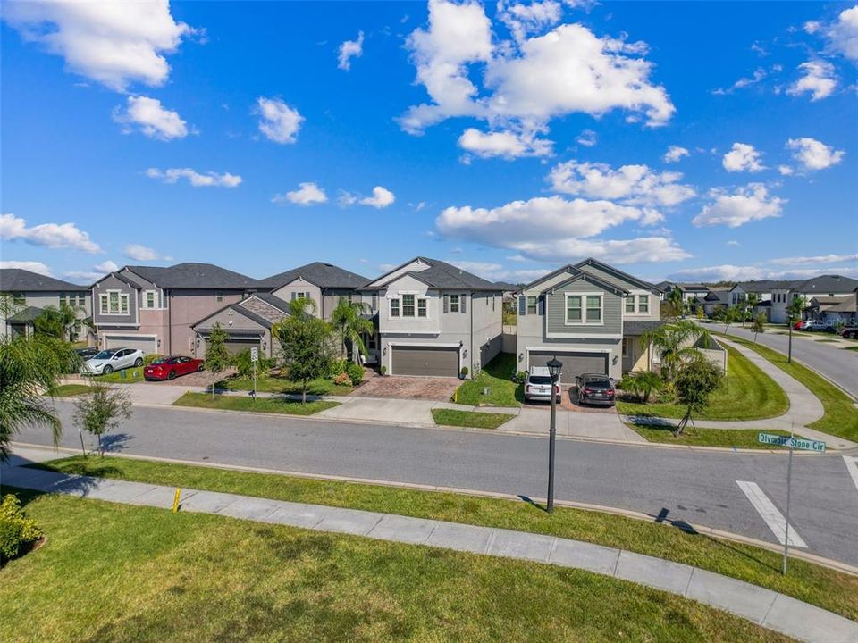 Active With Contract: $549,900 (4 beds, 2 baths, 2334 Square Feet)