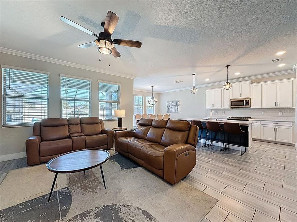 Active With Contract: $549,900 (4 beds, 2 baths, 2334 Square Feet)