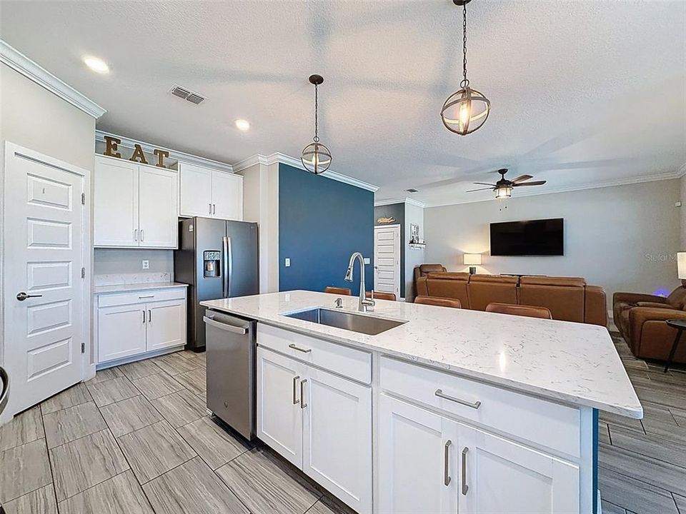 Active With Contract: $549,900 (4 beds, 2 baths, 2334 Square Feet)