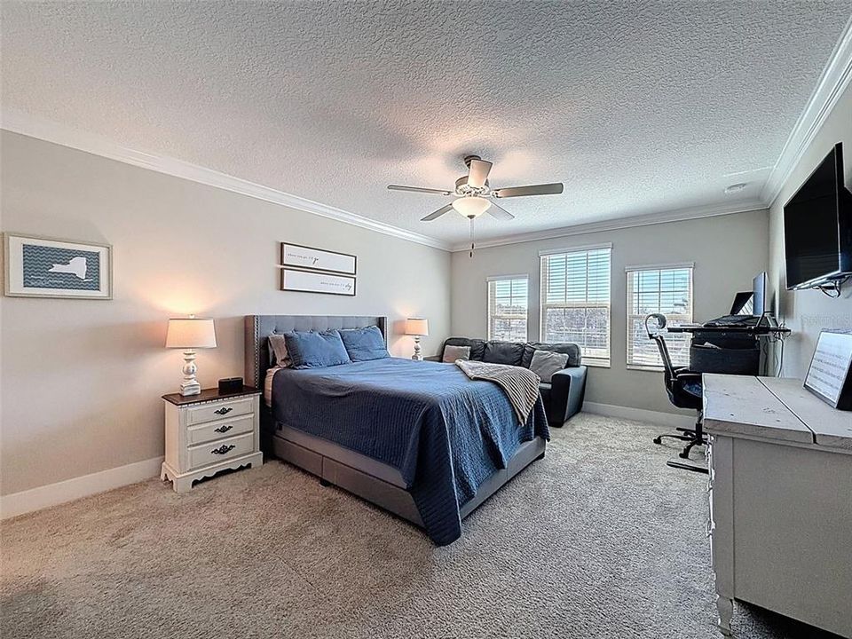 Active With Contract: $549,900 (4 beds, 2 baths, 2334 Square Feet)