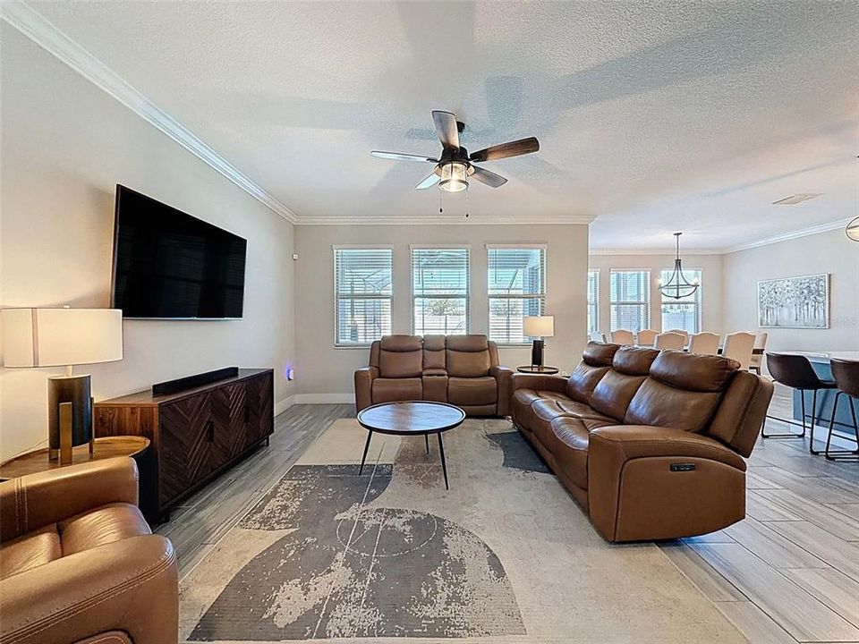 Active With Contract: $549,900 (4 beds, 2 baths, 2334 Square Feet)