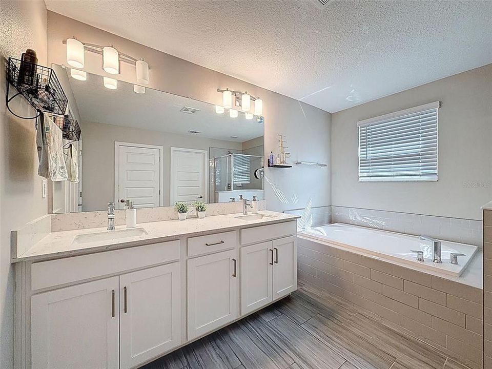 Active With Contract: $549,900 (4 beds, 2 baths, 2334 Square Feet)