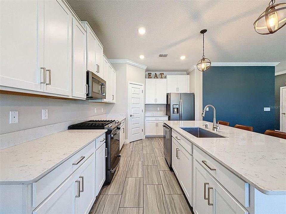 Active With Contract: $549,900 (4 beds, 2 baths, 2334 Square Feet)