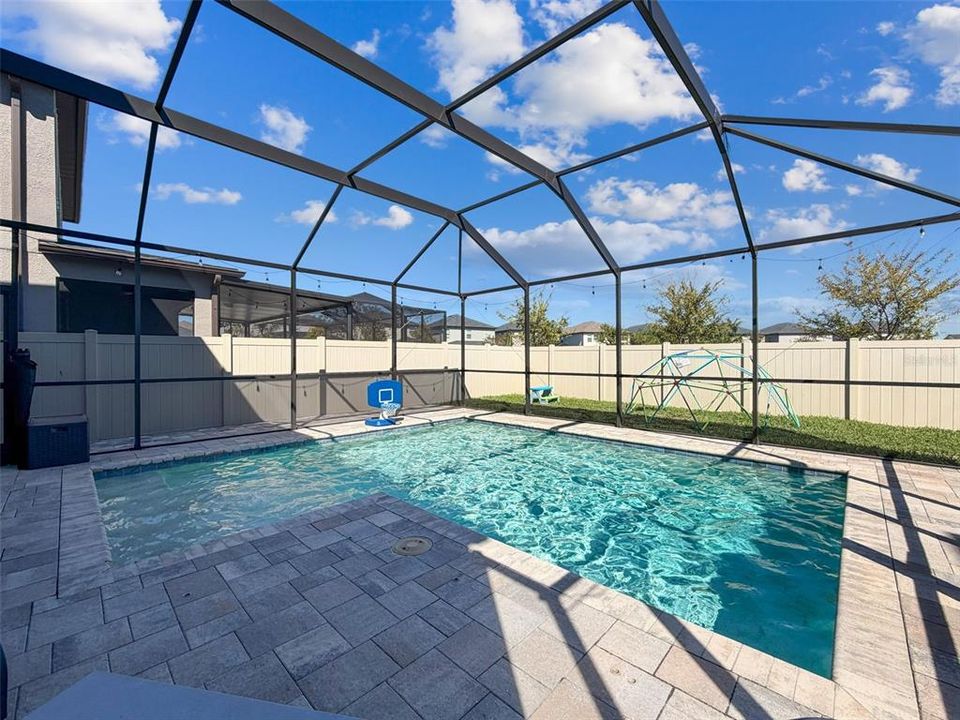 Active With Contract: $549,900 (4 beds, 2 baths, 2334 Square Feet)