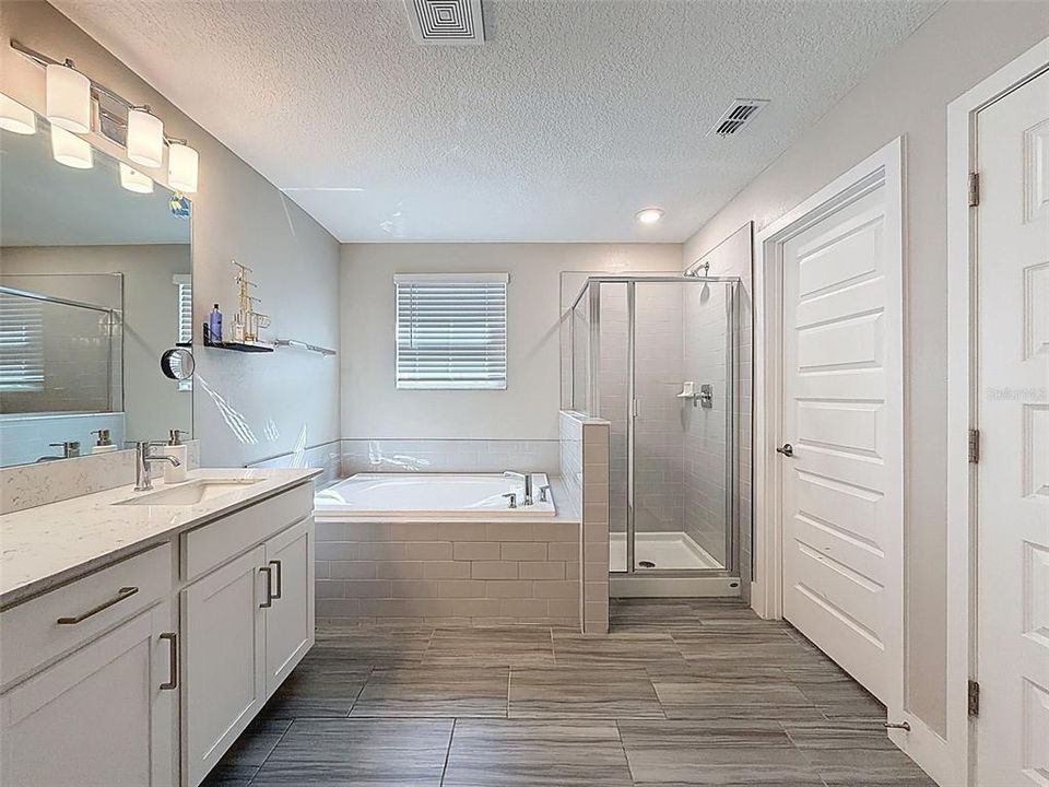 Active With Contract: $549,900 (4 beds, 2 baths, 2334 Square Feet)