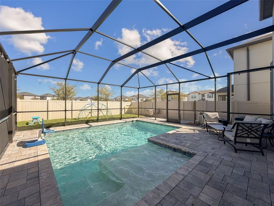 Active With Contract: $549,900 (4 beds, 2 baths, 2334 Square Feet)