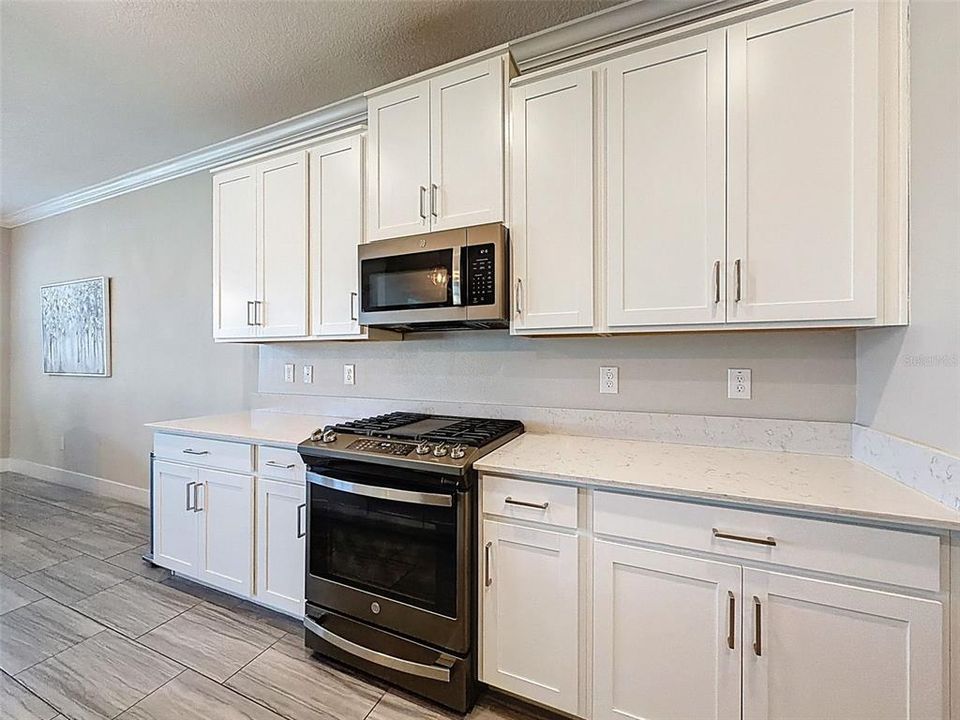 Active With Contract: $549,900 (4 beds, 2 baths, 2334 Square Feet)